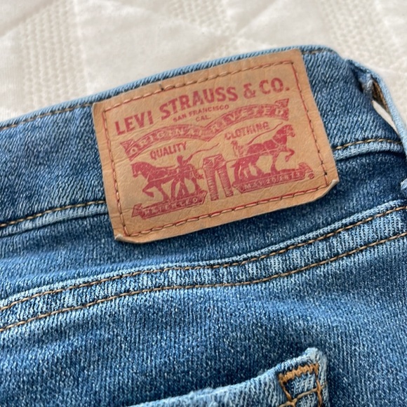 Levi’s 711 Jeans - Picture 6 of 6